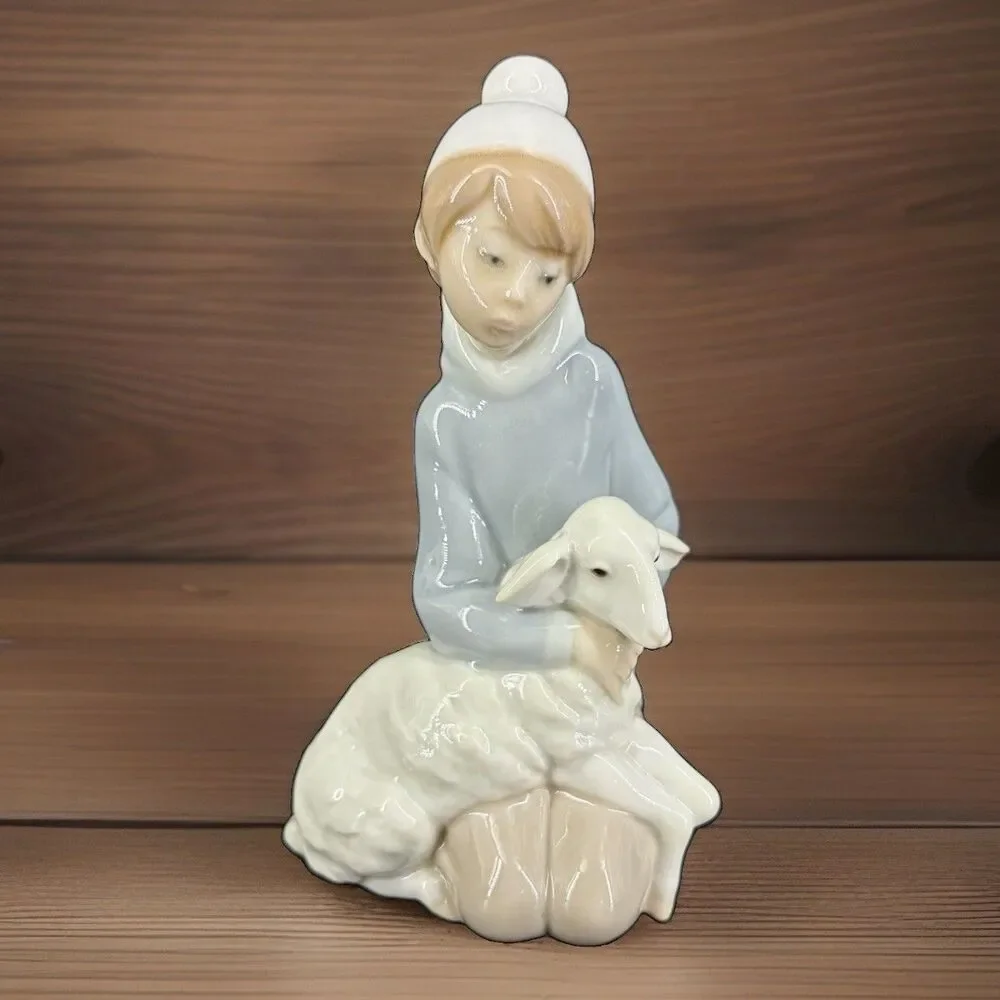Lladro Figurine 4676 Shepherd Boy with Lamb